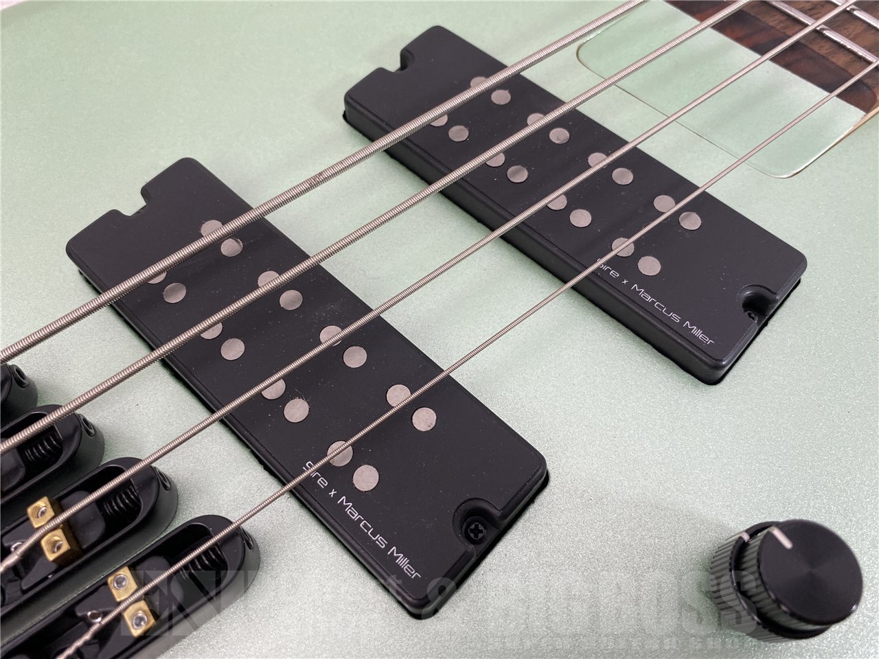 【即納可能/お正月価格】Sire(サイアー) Marcus Miller M6 4-String Headless (Surf Green Metallic Satin) お茶の水駅前店(東京)【新春初売りお年玉セール対象商品】