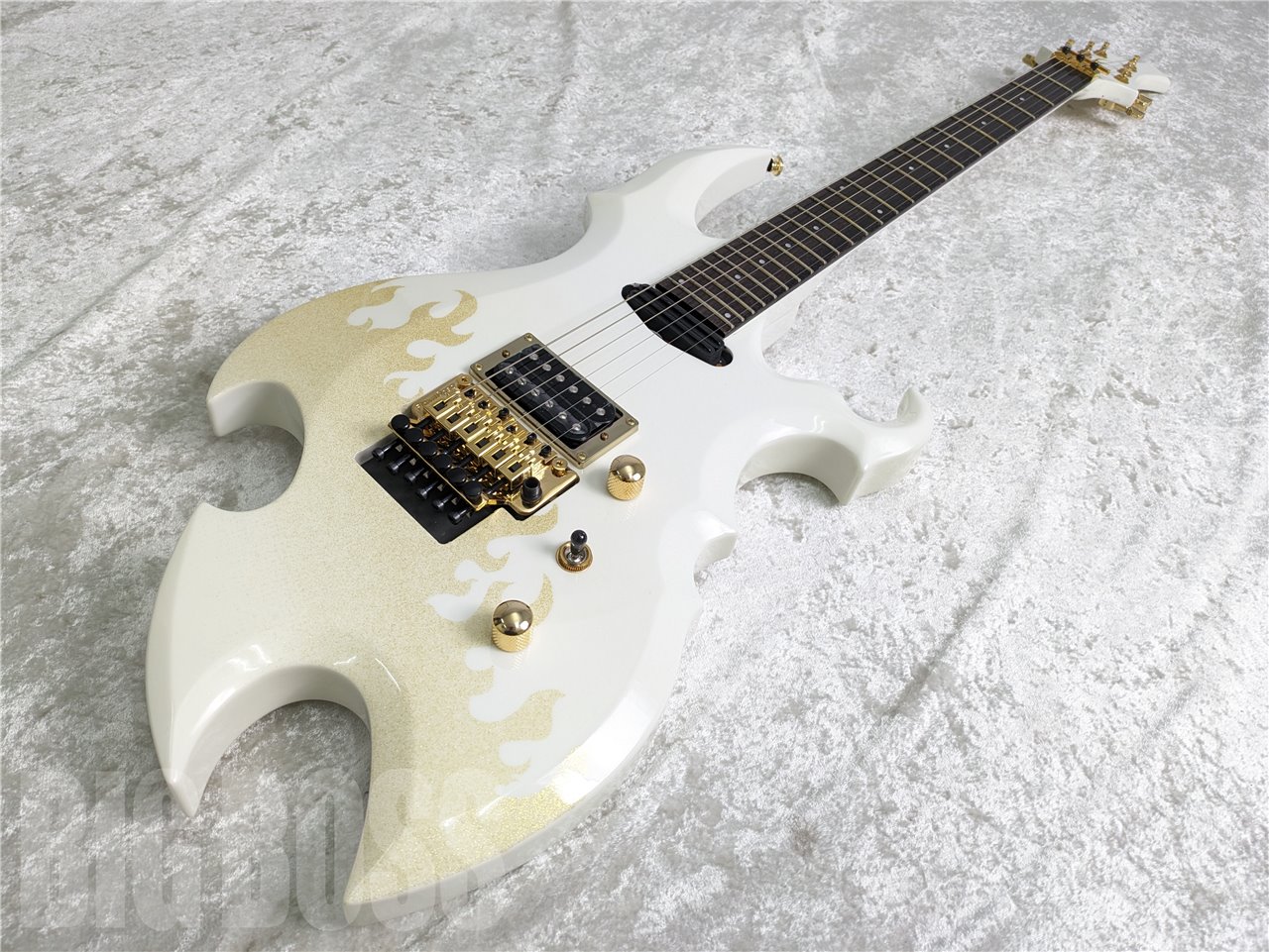 ケルベロス モデル ギター ホワイト